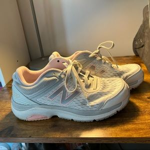 New Balance 847 v4 | Womens Size 11
